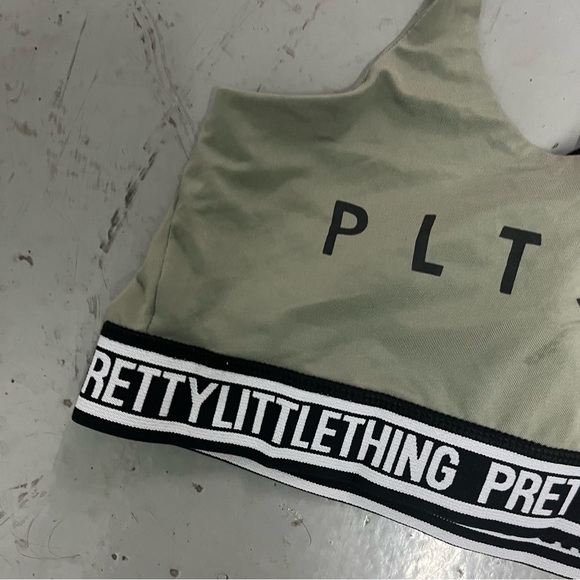 PrettyLittleThing Olive Sports Bra with Branding - Picture 2 of 5